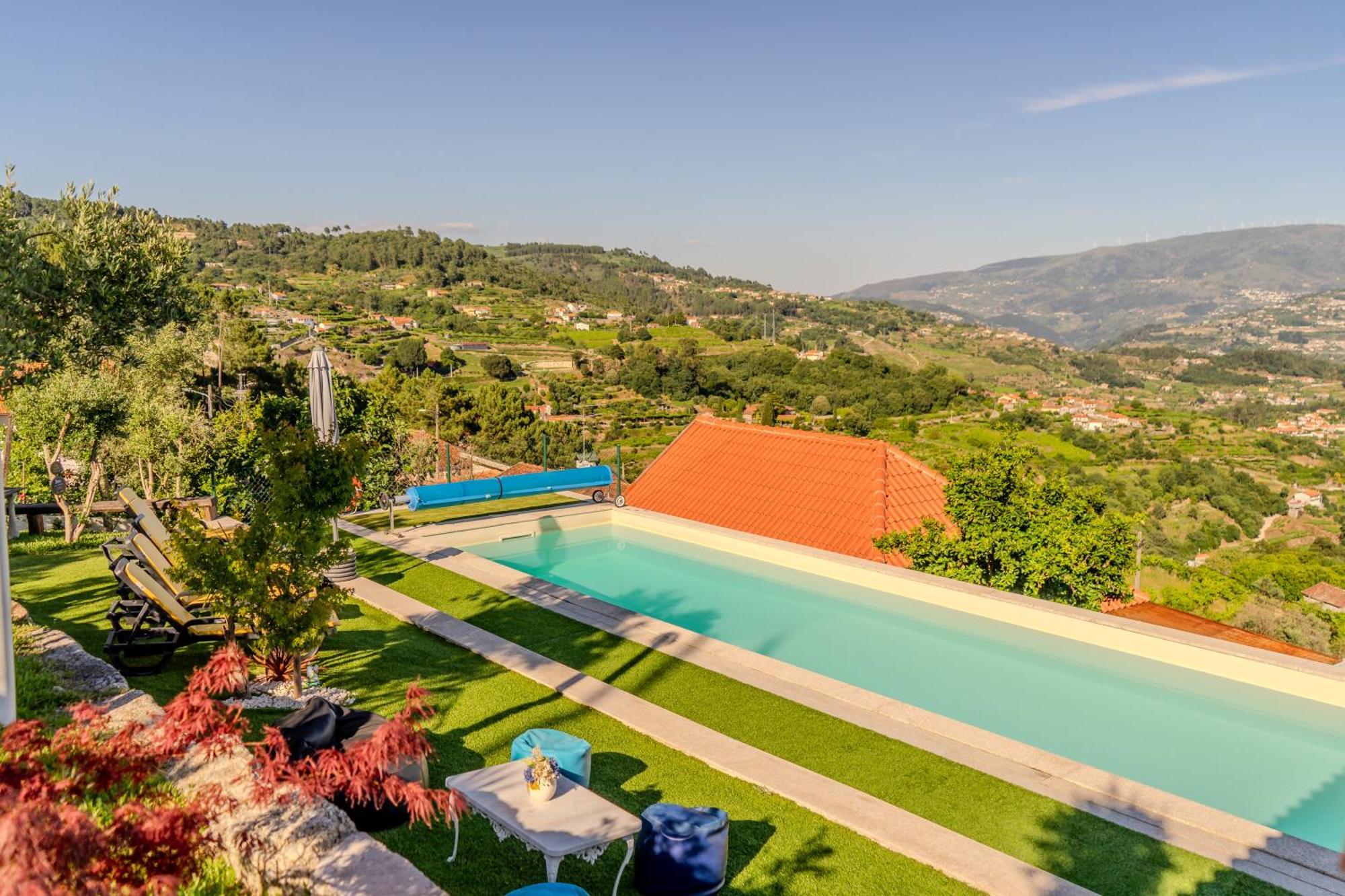 Farm stay Paradise Farm With Pool And Jacuzzi In Douro Santa Cruz do Douro