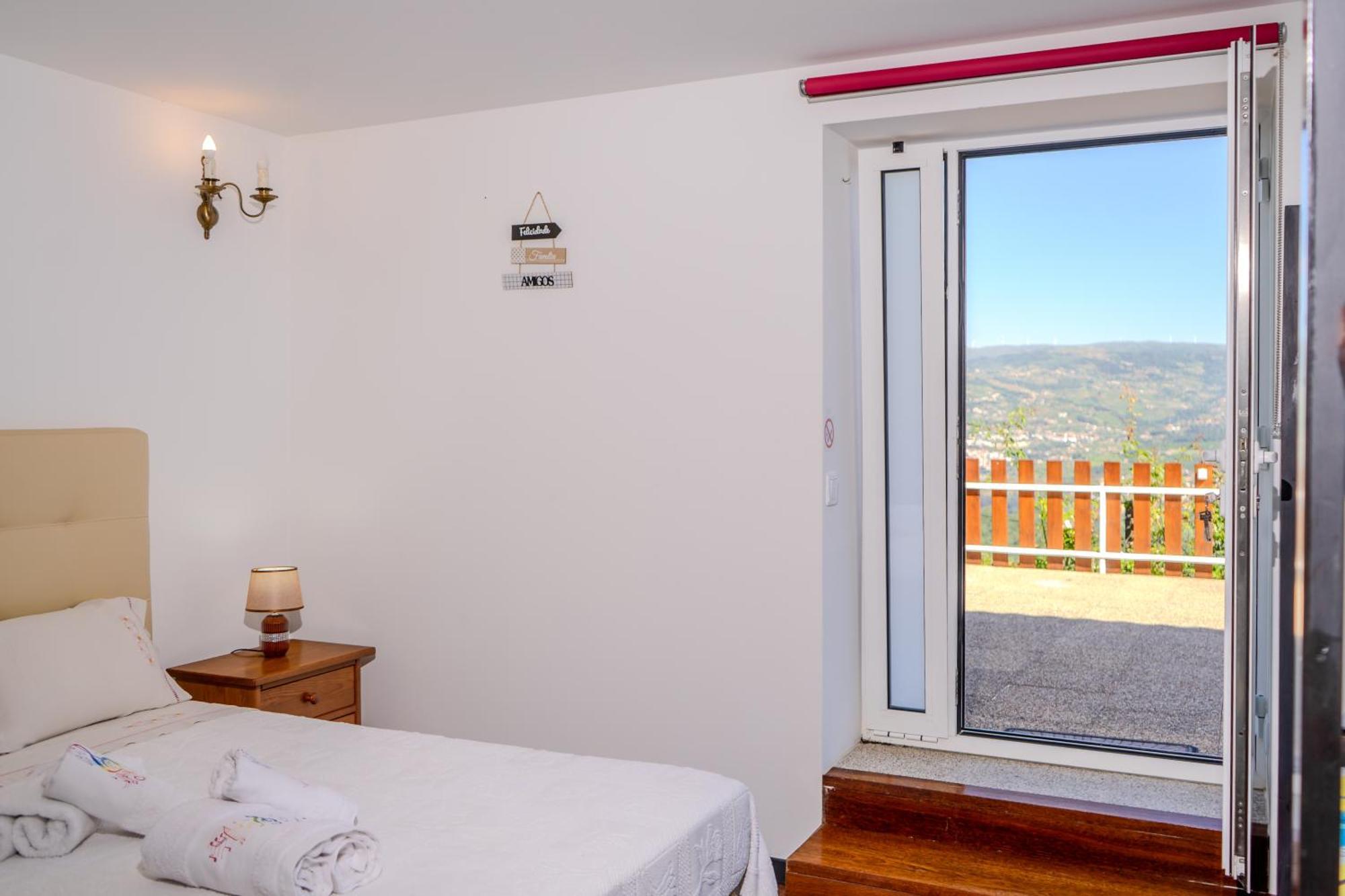 Farm stay Paradise Farm With Pool And Jacuzzi In Douro Santa Cruz do Douro