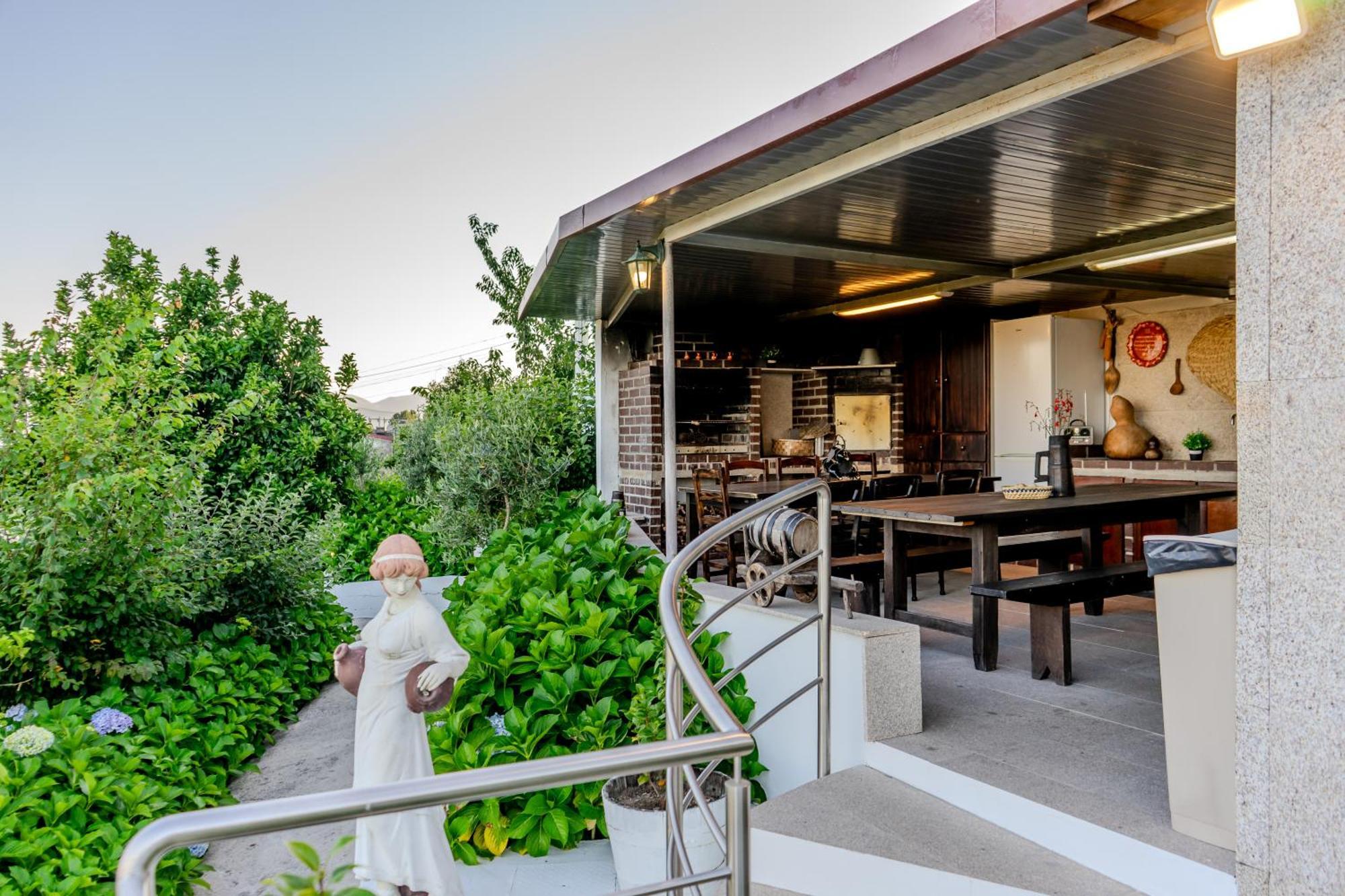Farm stay Paradise Farm With Pool And Jacuzzi In Douro