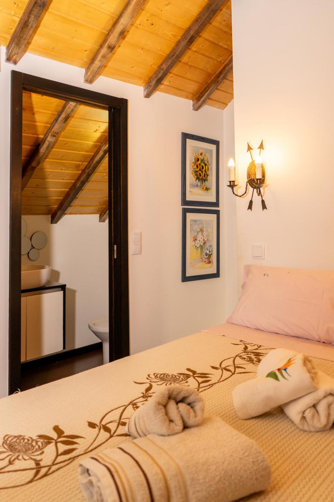 Paradise Farm With Pool And Jacuzzi In Douro Farm stay Santa Cruz do Douro