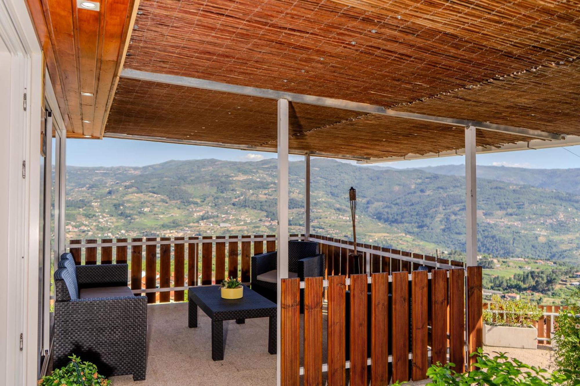 Paradise Farm With Pool And Jacuzzi In Douro Farm stay