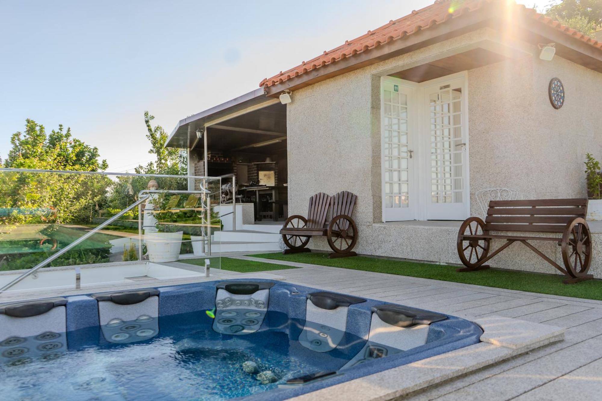 Farm stay Paradise Farm With Pool And Jacuzzi In Douro