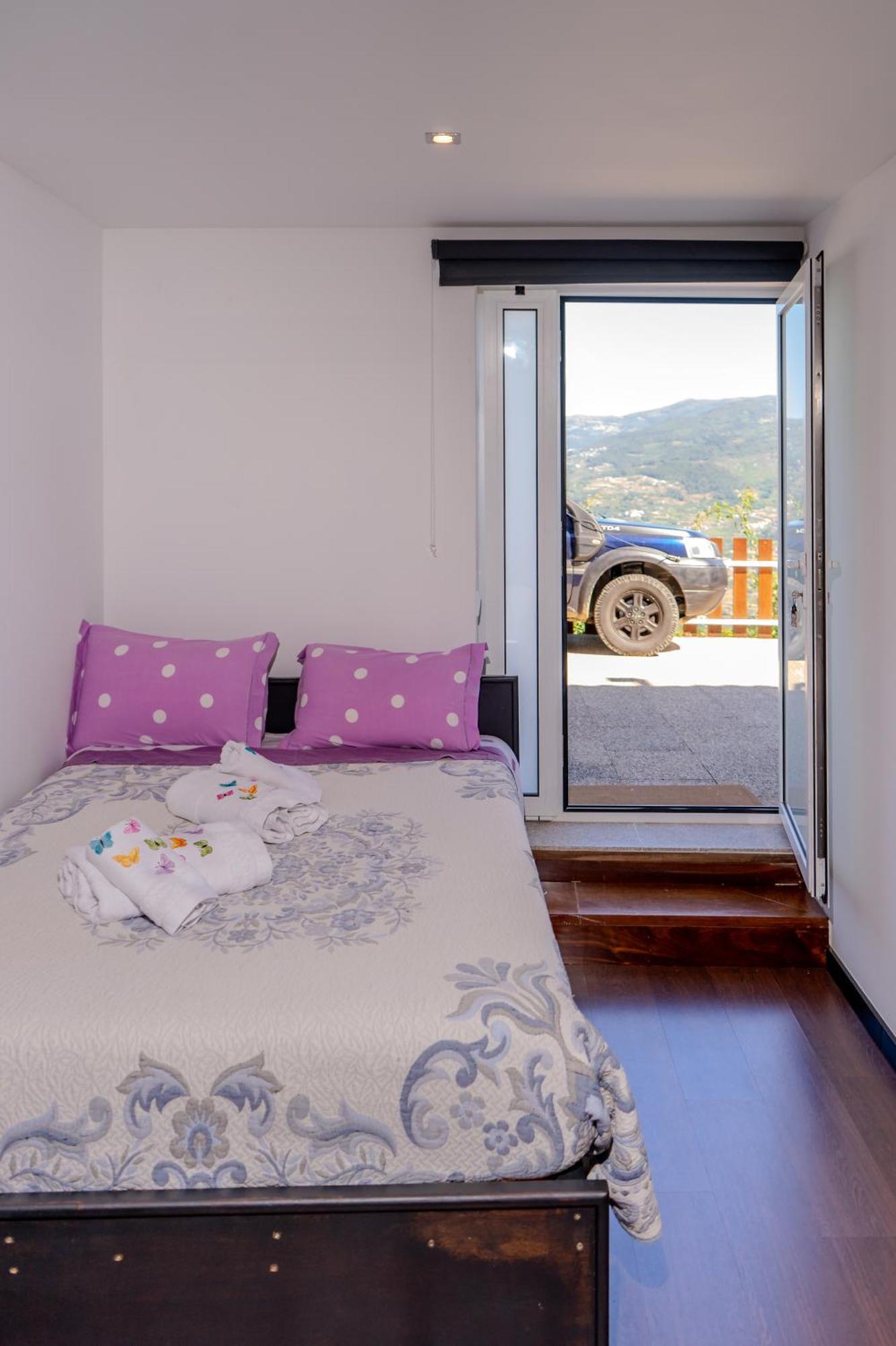 Farm stay Paradise Farm With Pool And Jacuzzi In Douro Santa Cruz do Douro